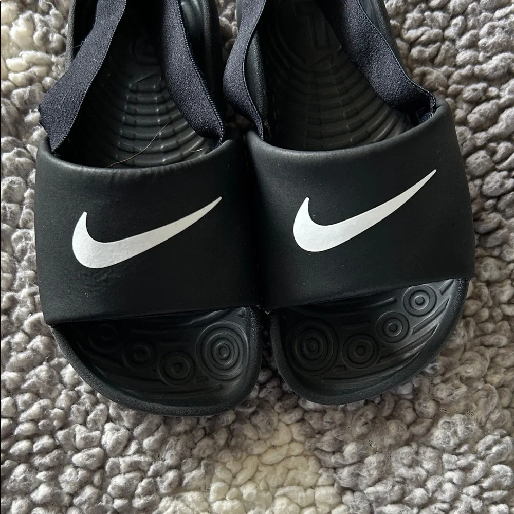 Nike Black Kids Slide Sandals with White Swoosh - Picture 5 of 7